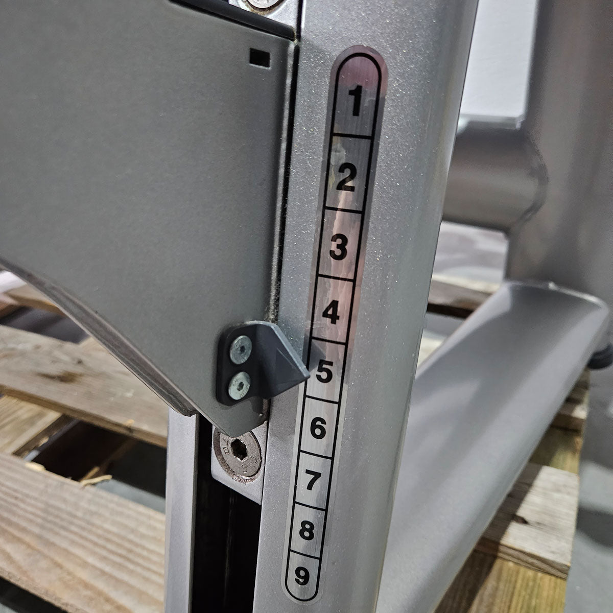 TechnoGym 18 Kraftgeräte im Set, Selection Line, Strength Machines with Stack Weight, Polster Rot, gebraucht - überholter Zustand