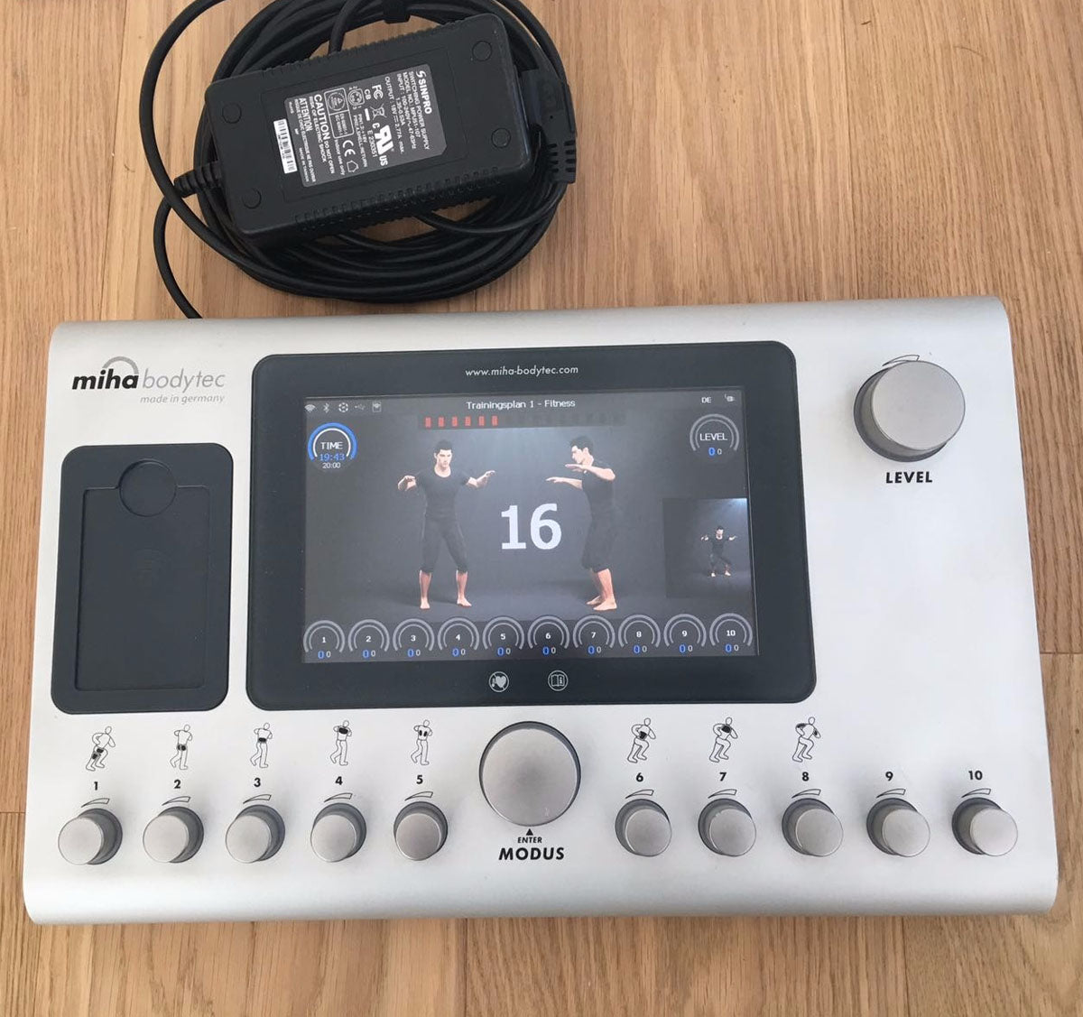 Miha Bodytec 2 II EMS Gerät mit Ständer, Baujahr 2012, nur 55 Betriebsstunden - wie neu Made in Germany, gebraucht - Top Zustand