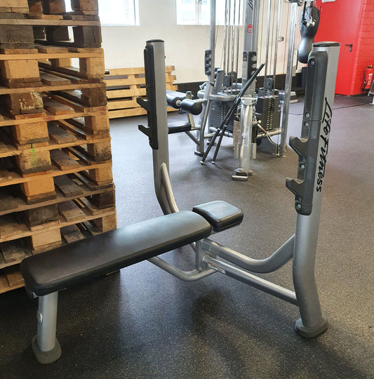 Life Fitness Flachdrückbank, Olympic Flat Bench SOFB, Signature Serie, Rahmenfarbe Silber, Polsterfarbe Schwarz, gebrauchter - überholter Zustand