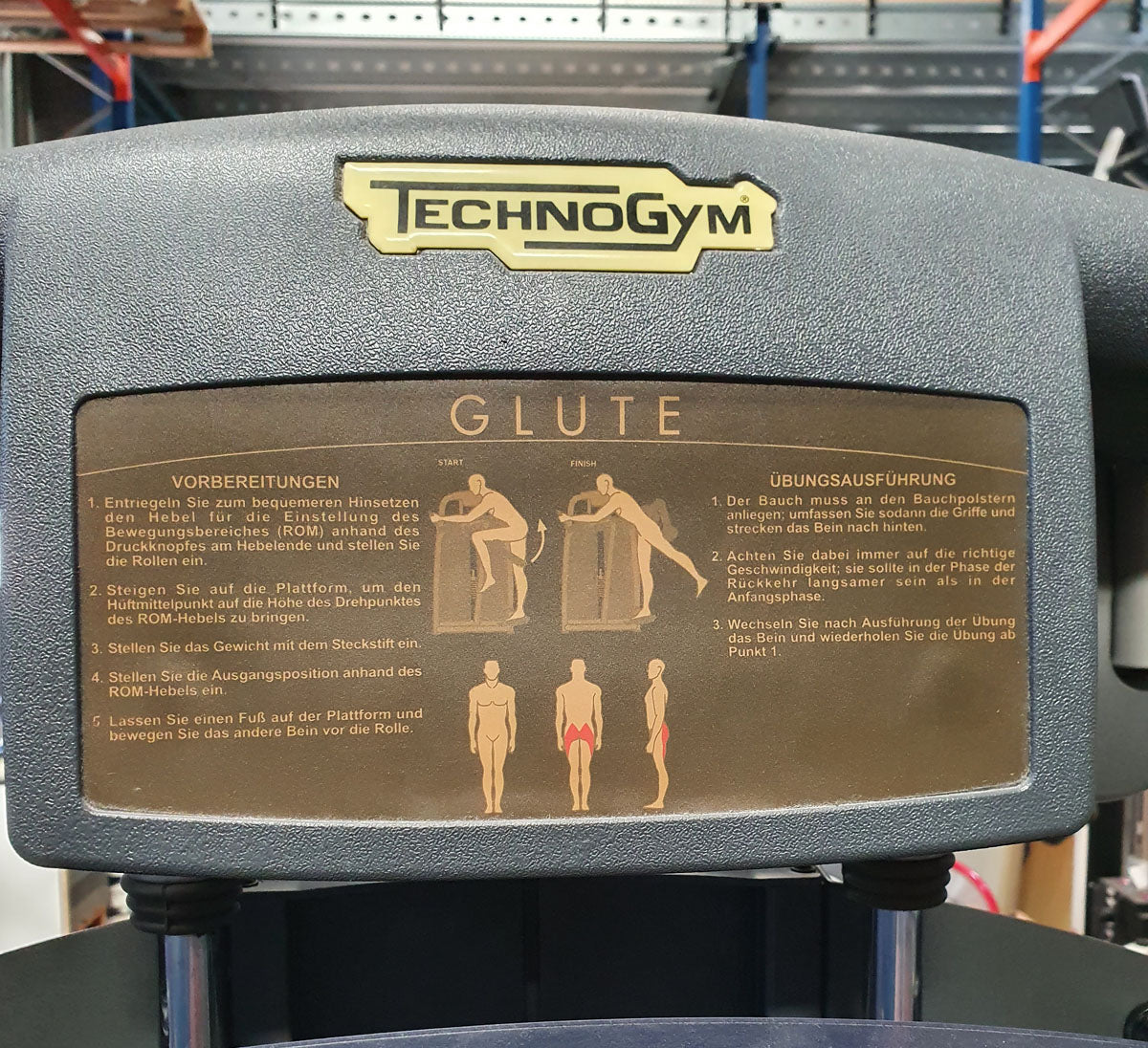 TechnoGym Gluteusmaschine, Pomaschine stehend, Glute, Selection Line - Neues Modell mit Plastikverkleidung, Polster Braun, gebraucht - überholter Zustand
