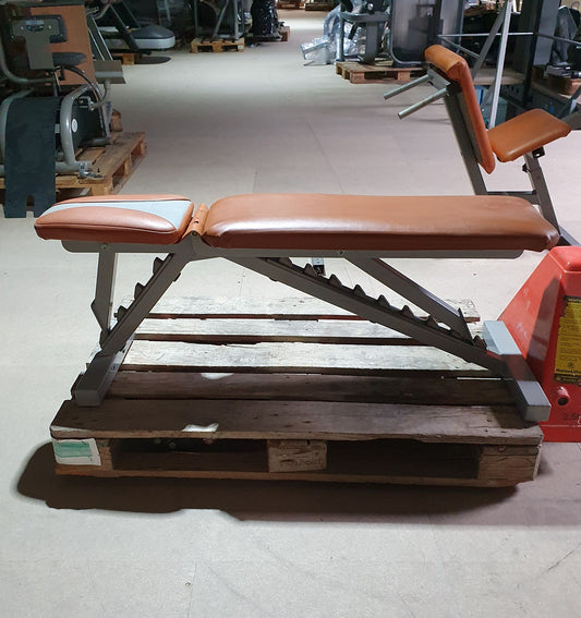 SportsArt Universalbank verstellbar, Hantelbank ohne Ablage, Multi-Adjustable Bench, Rahmenfarbe Silber, Polsterfarbe Orange, gebraucht - überholter Zustand