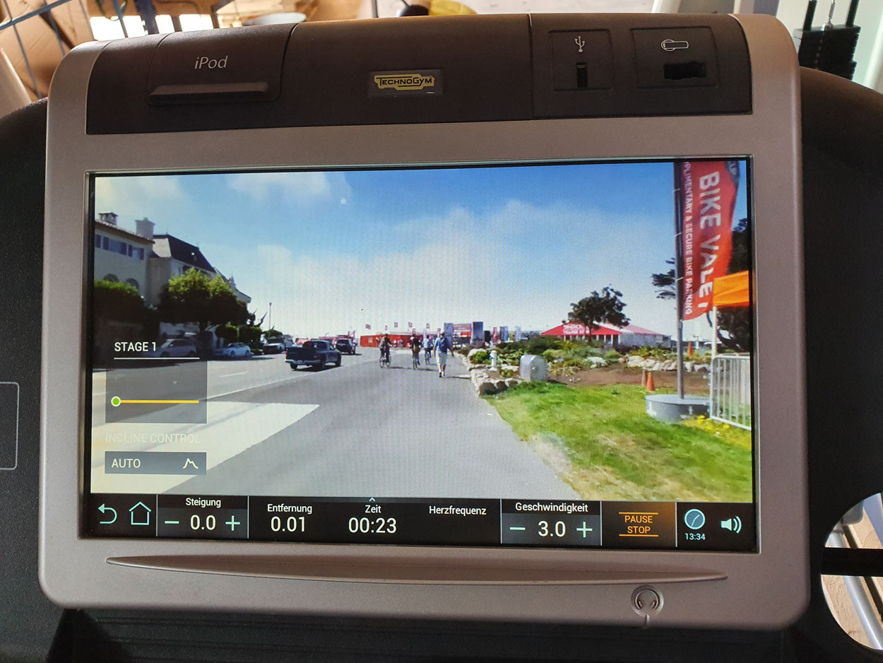 TechnoGym Laufband Excite Line Jog Now 700, Unity Display mit Internet, Youtube, gebraucht - überholter Zustand