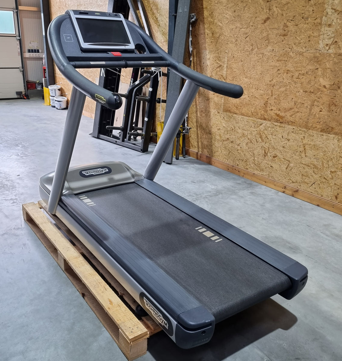 TechnoGym Treadmill Jog Now 700 Thanks to sports equipment