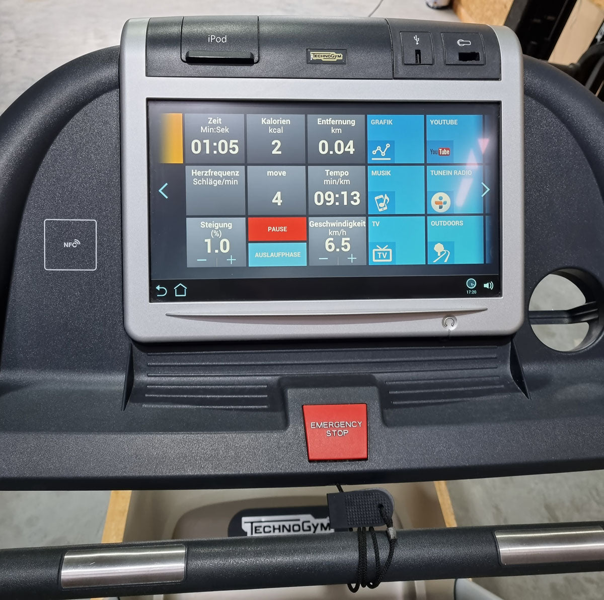 TechnoGym Laufband Excite Line Jog Now 700, Unity Display mit Internet, Youtube, gebraucht - überholter Zustand