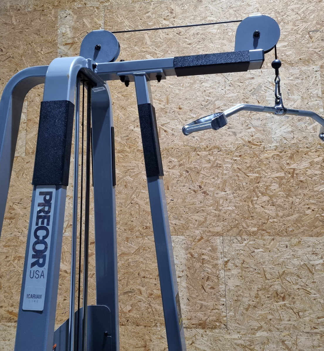 Precor Latzugmaschine von oben, Seilzug Pulldown, Lat Pull, Icarian Line, Rahmenfarbe Silber, gebraucht - überholter Zustand