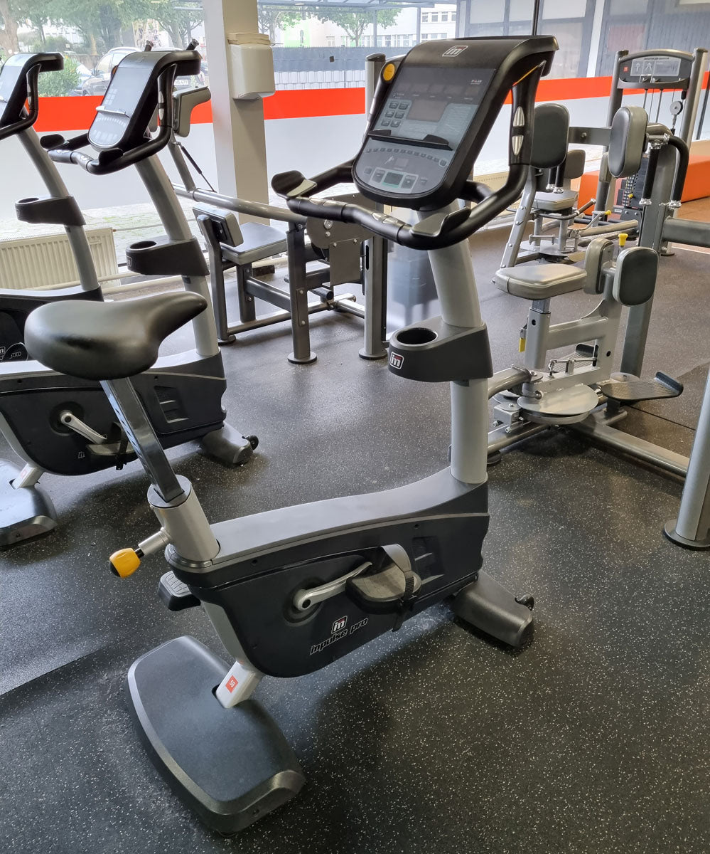 Impulse Fitness - 66 Fitnessgeräte Set - Erst 3 Jahre alt, Kraftgeräte, Cardiogeräte, Plate loaded Geräte, Bänke, Racks etc - komplettes Fitnessstudio - gebraucht - TOP Zustand