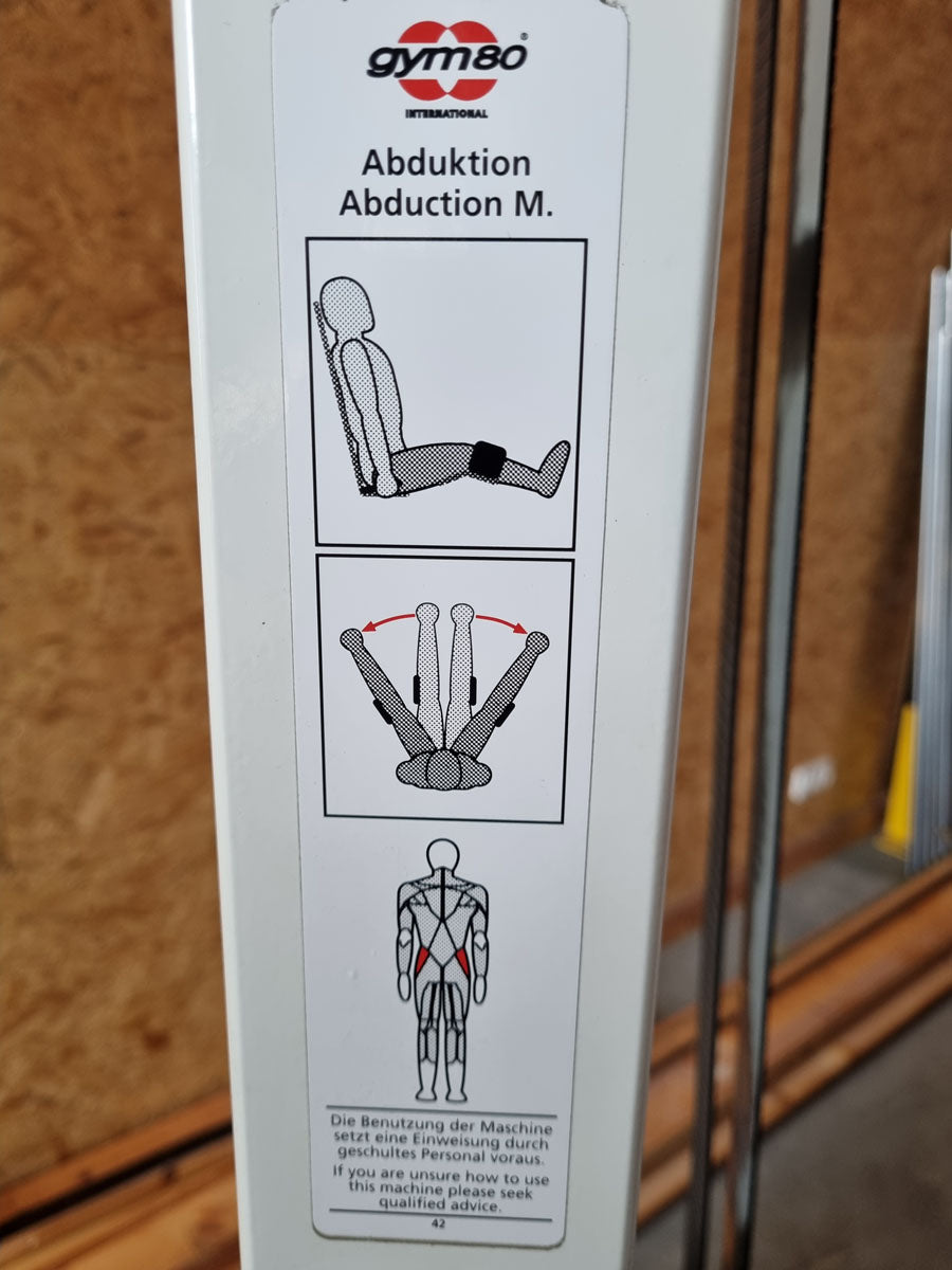 Gym80 Abduktorenmaschine, Hip Abductor, Rahmenfarbe Weiß, Polsterfarbe Blau, gebraucht - überholter Zustand