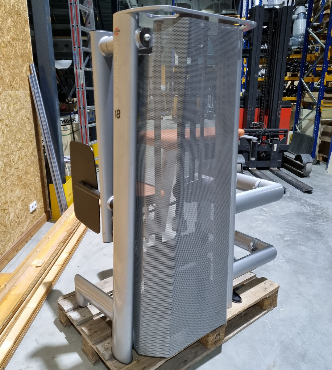 Gym80 Gluteus Kick Knieend 3004 Sygnum, Pomaschine, Rahmenfarbe Silber, Polsterfarbe Orange, gebraucht - überholter Zustand