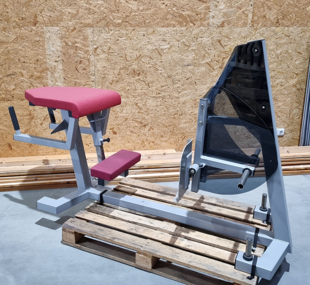 Dr. Wolff Gluteus Radial, Elypso 400 Pomaschine, Rahmenfarbe Silber, Polsterfarbe Rot, gebraucht - überholter Zustand