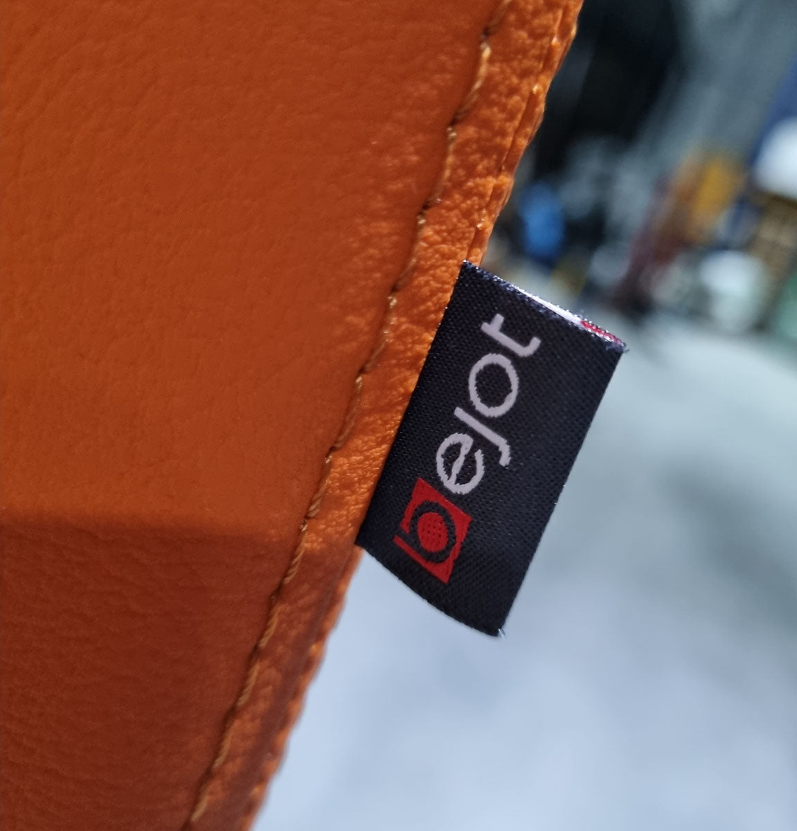 Bejot CUB 965 - Cube Sitzhocker Sitzbank Umkleide, Farbe Orange, gebraucht