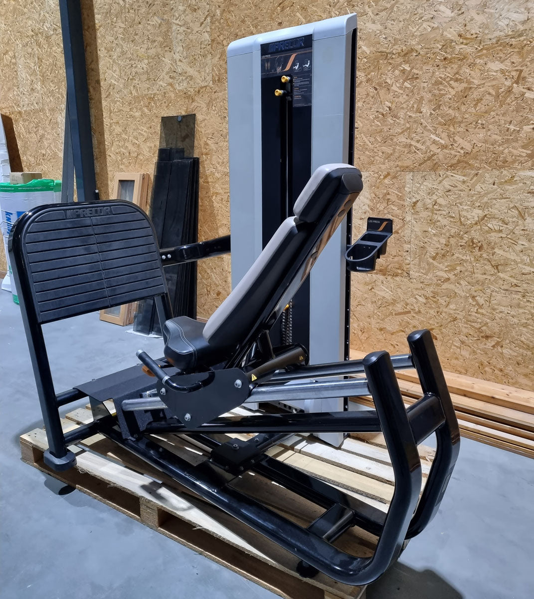 Precor Beinpresse sitzend, LegPress seated, Rahmenfarbe Schwarz, Polsterfarbe Grau, gebraucht - überholter Zustand