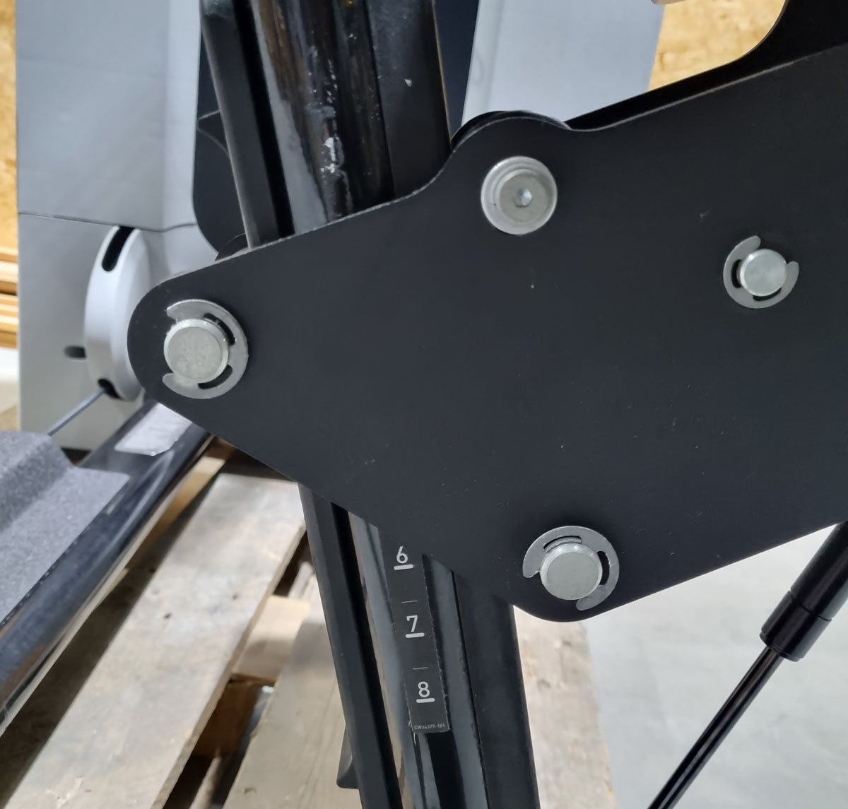 Precor Latzug von Oben, Lat-Pulldown, Rahmenfarbe Schwarz, Polsterfarbe Grau, gebrauchter - überholter Zustand