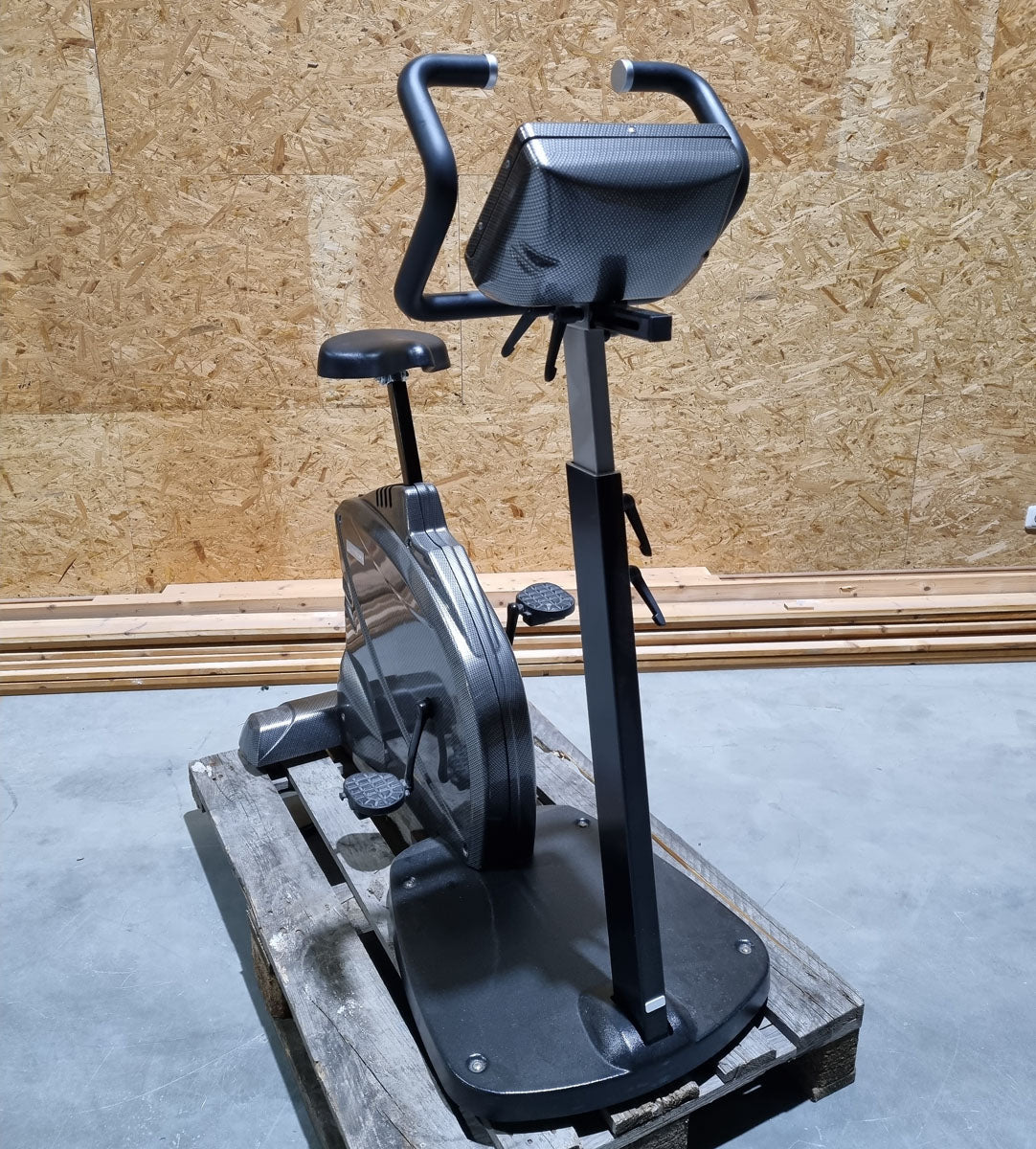 Milon Club Bike Carbon Ergometer Rehab with Low Entry, Rare. Used - Refurbished Condition
