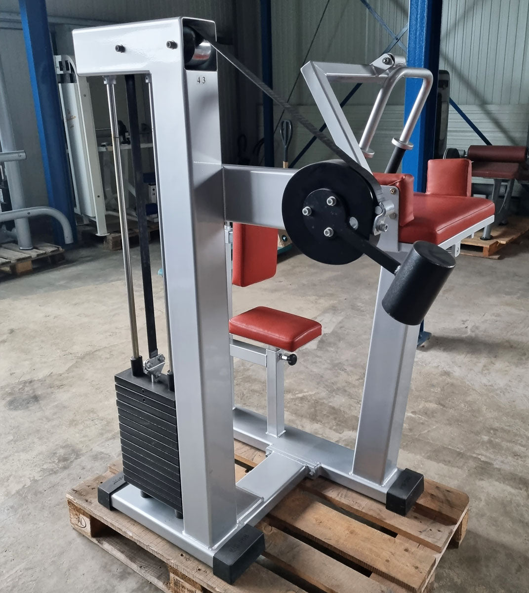 Gerva Trizepsmaschine horizontal, Triceps Extension, Rahmenfarbe Silber, Polsterfarbe Orange, gebraucht - geprüfter Zustand