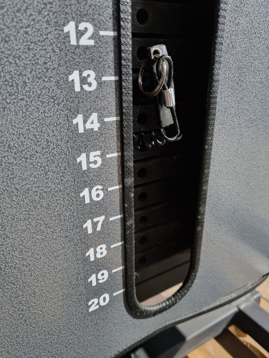 Precor Total Hip Kickmaschine, Hüftpendel, Multi Hip Maschine, Rahmenfarbe Schwarz, Polsterfarbe Schwarz, gebraucht - überholter Zustand