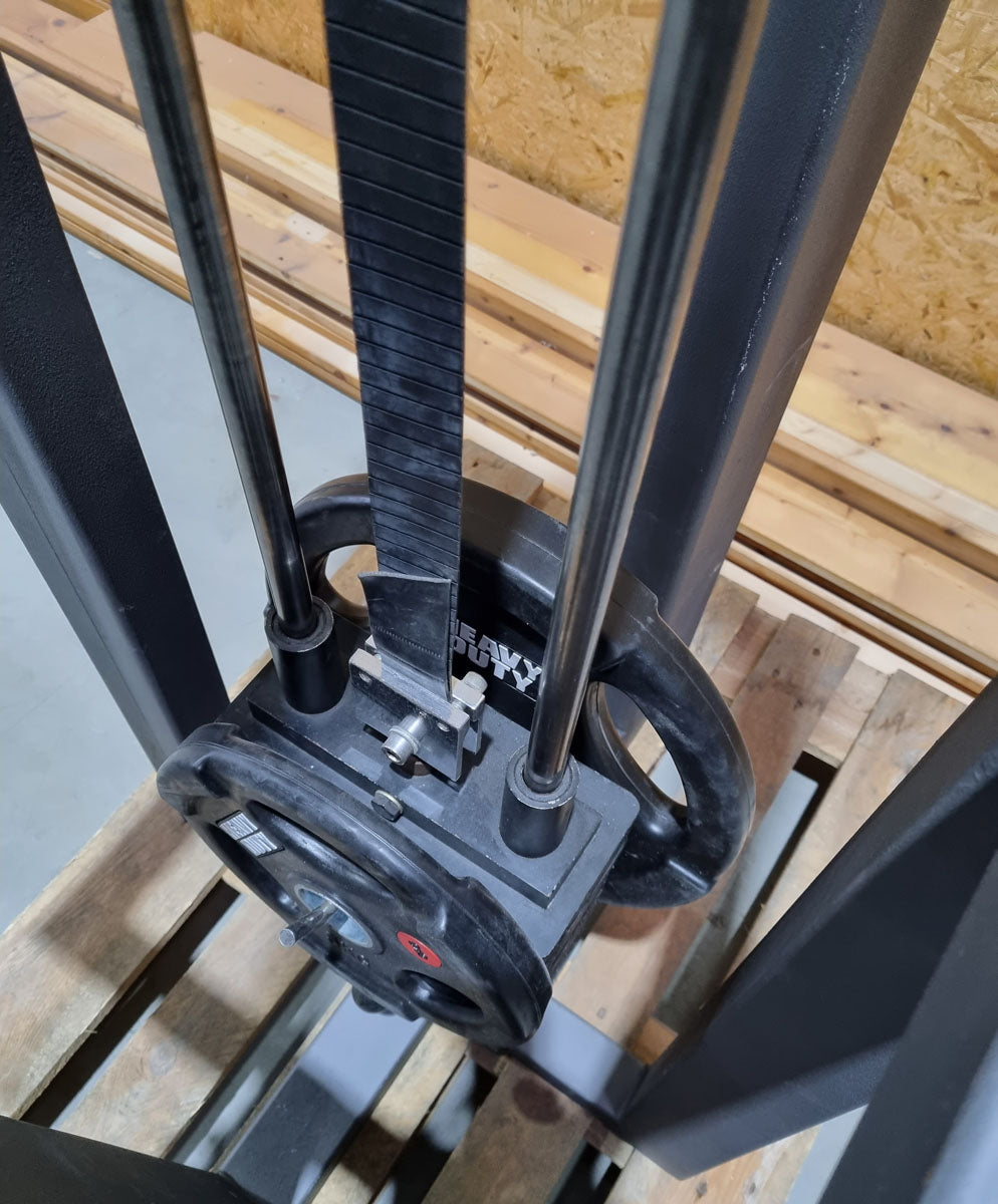 Gym80 Ruderzug Turm, Rudern, Row, Ruderstation ähnlich Sygnum 4016, Rahmenfarbe Silber, Polsterfarbe Schwarz, gebraucht - überholter Zustand