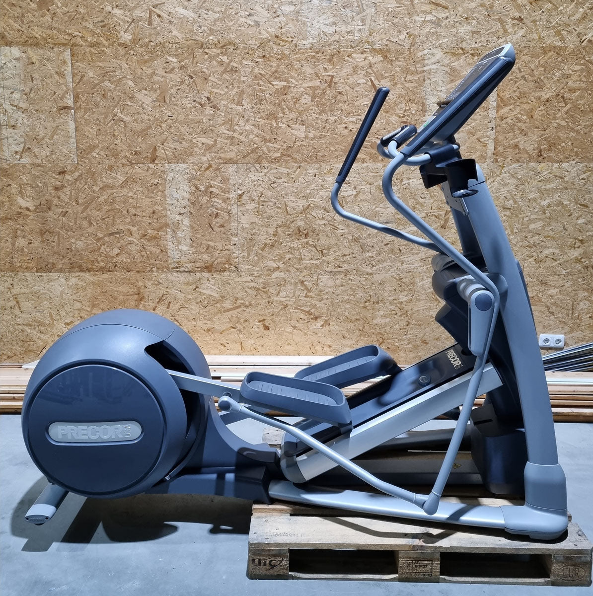 Precor Crosstrainer, EFX 576i with CrossRamp - adjustable incline, elliptical trainer - used - refurbished condition - new display