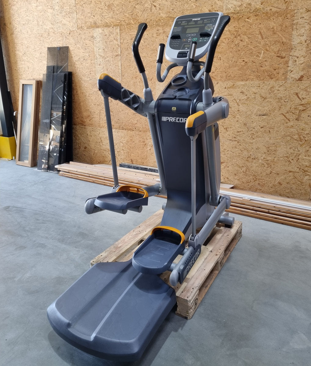Precor AMT 100i - Fixed Stride, P30 Console - Cross-trainer, Stepper, Elliptical 3 in 1, used - refurbished condition
