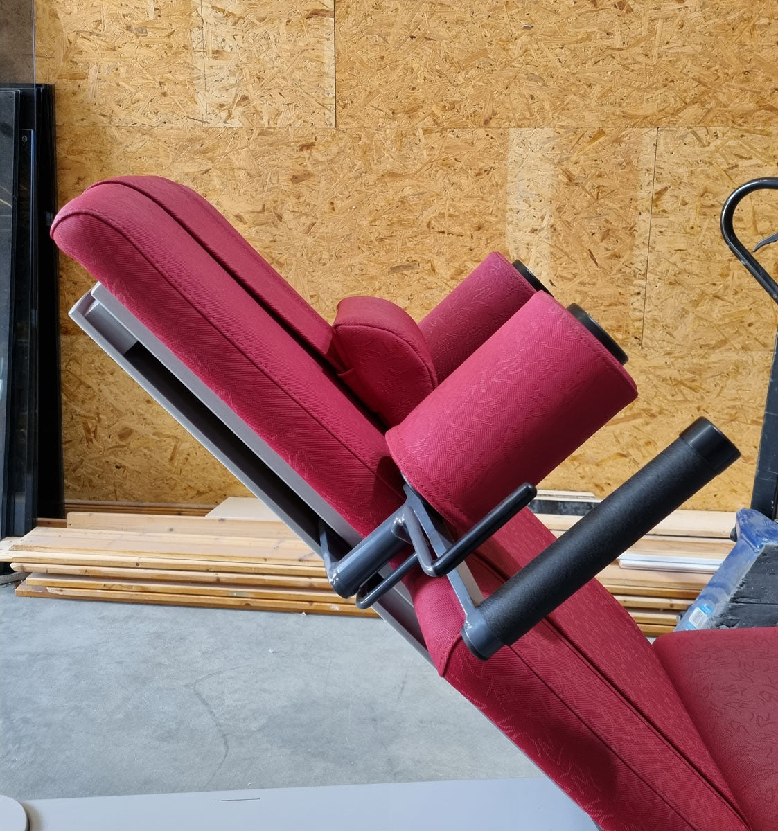 Frei Genius Eco Funktionsstemme - verstellbare Beinpresse, Rahmenfarbe Silber, Polsterfarbe Rot, gebraucht - überholter Zustand