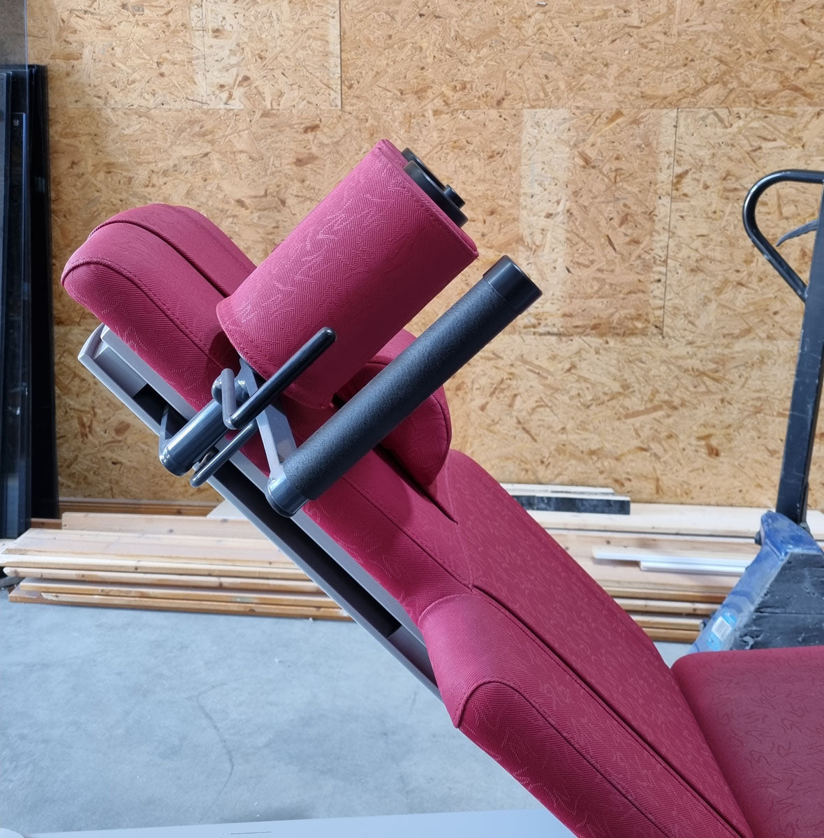 Frei Genius Eco Funktionsstemme - verstellbare Beinpresse, Rahmenfarbe Silber, Polsterfarbe Rot, gebraucht - überholter Zustand