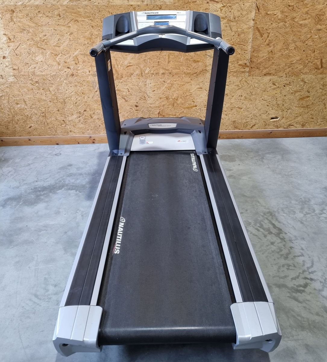 Nautilus T916 treadmill, LED console, used - refurbished condition