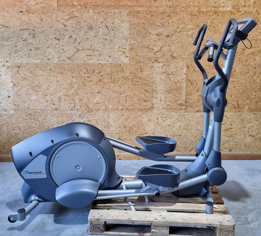 Nautilus E10 Crosstrainer Ellipsentrainer, LED Display, gebraucht - überholter Zustand