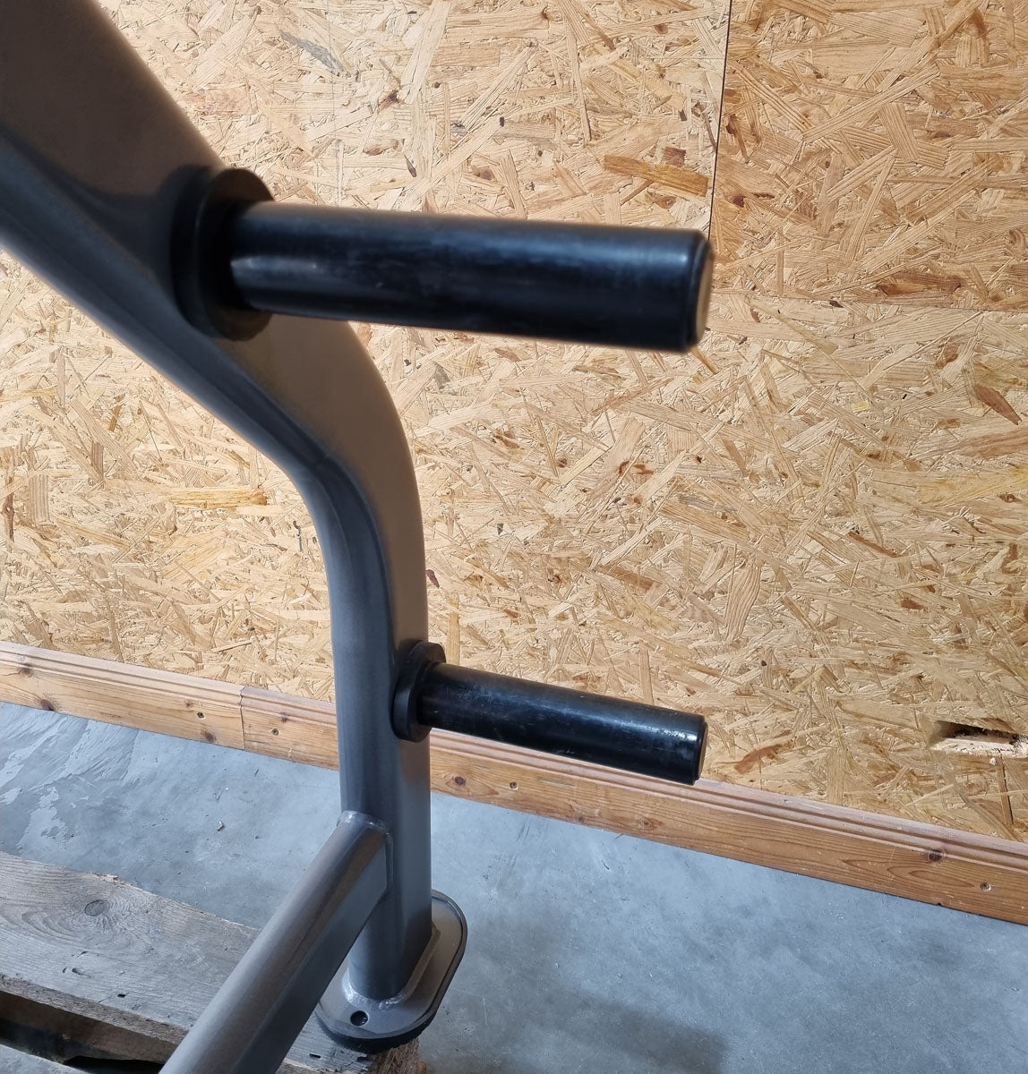 Olympia Flachdrückerbank, Olympic Flat Bench, Bankdrückbank Flach mit Ablagen, stabil, Rahmebfarbe Anthrazit, gebraucht - überholter Zustand