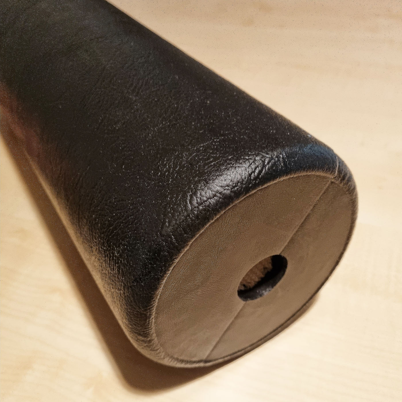 Upholstered roll / leg cushion roll 140x500, black, leather-grain