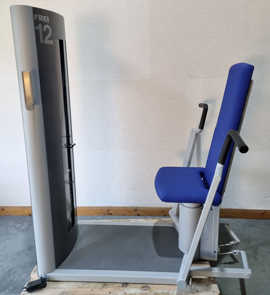 Frei Genius Eco Bankdrückmaschine, Brustpresse, Chestpress, MPG, Reha, Rahmenfarbe Silber, Polsterfarbe Blau, gebraucht - überholter Zustand