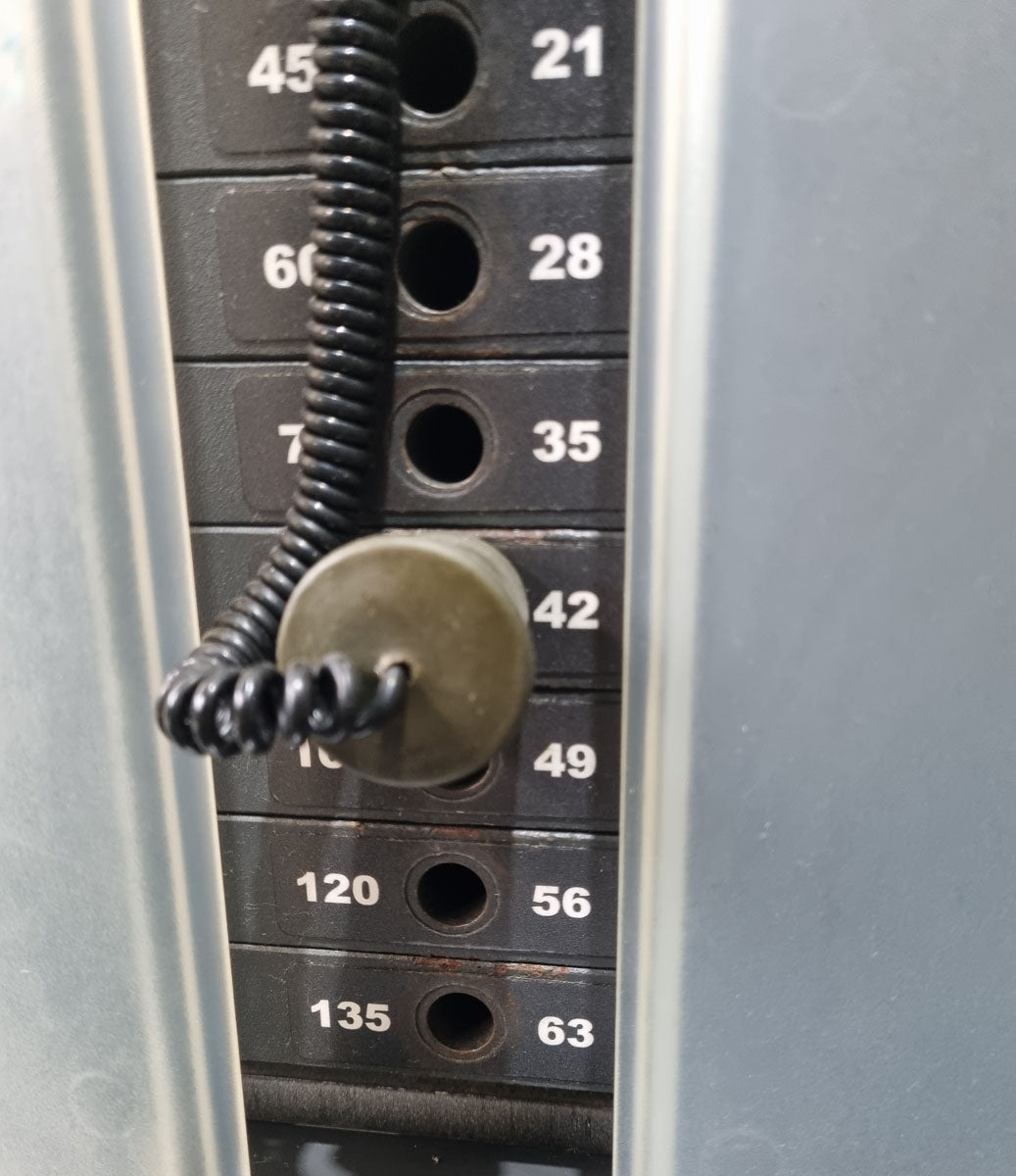 Life Fitness Optima Series Bauchmuskel-Maschine, Abdominal Crunch OSAB, Rahmenfarbe Silber, Polsterfarbe Orange, gebraucht - überholter Zustand