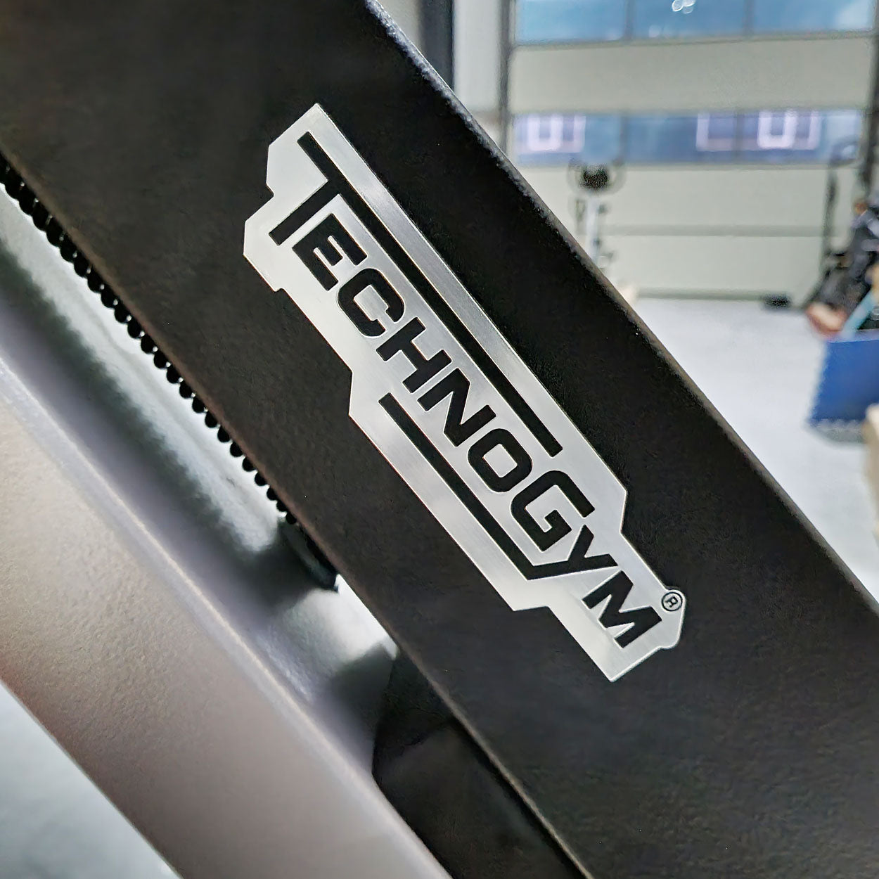 Technogym Pure Rear Kick, Gluteusmaschine, Pomaschine stehend, Glute, Plate loaded, Pure Strength Serie Scheibenaufnahme, Rahmenfarbe Silber, gebrauchter - überholter Zustand