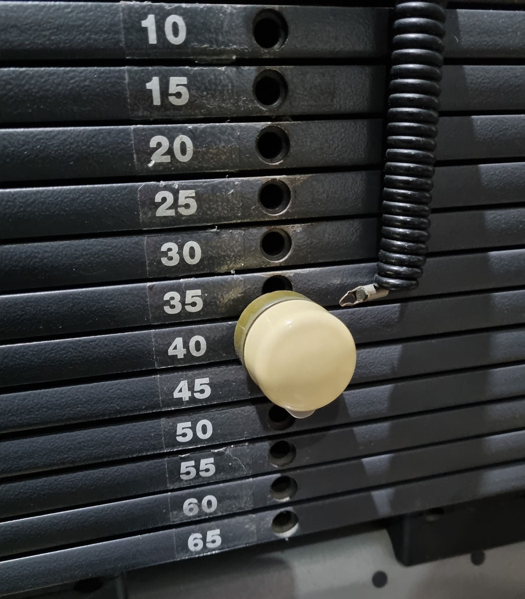 TechnoGym Schulterpresse, Shoulder Press, Selection Line - Rahmen Silber, Polster Braun, gebraucht - überholter Zustand