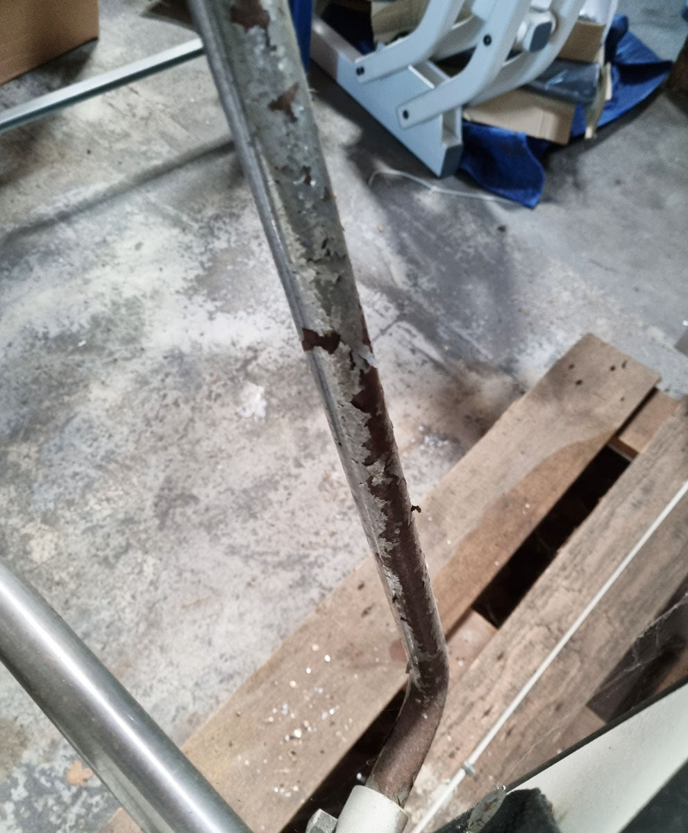 Sportesse Adduktorenmaschine, Oldschool, Rahmenfarbe Weiß mit brauner Plexiglasverkleidung, gebraucht mit Mängeln - Sonderpreis