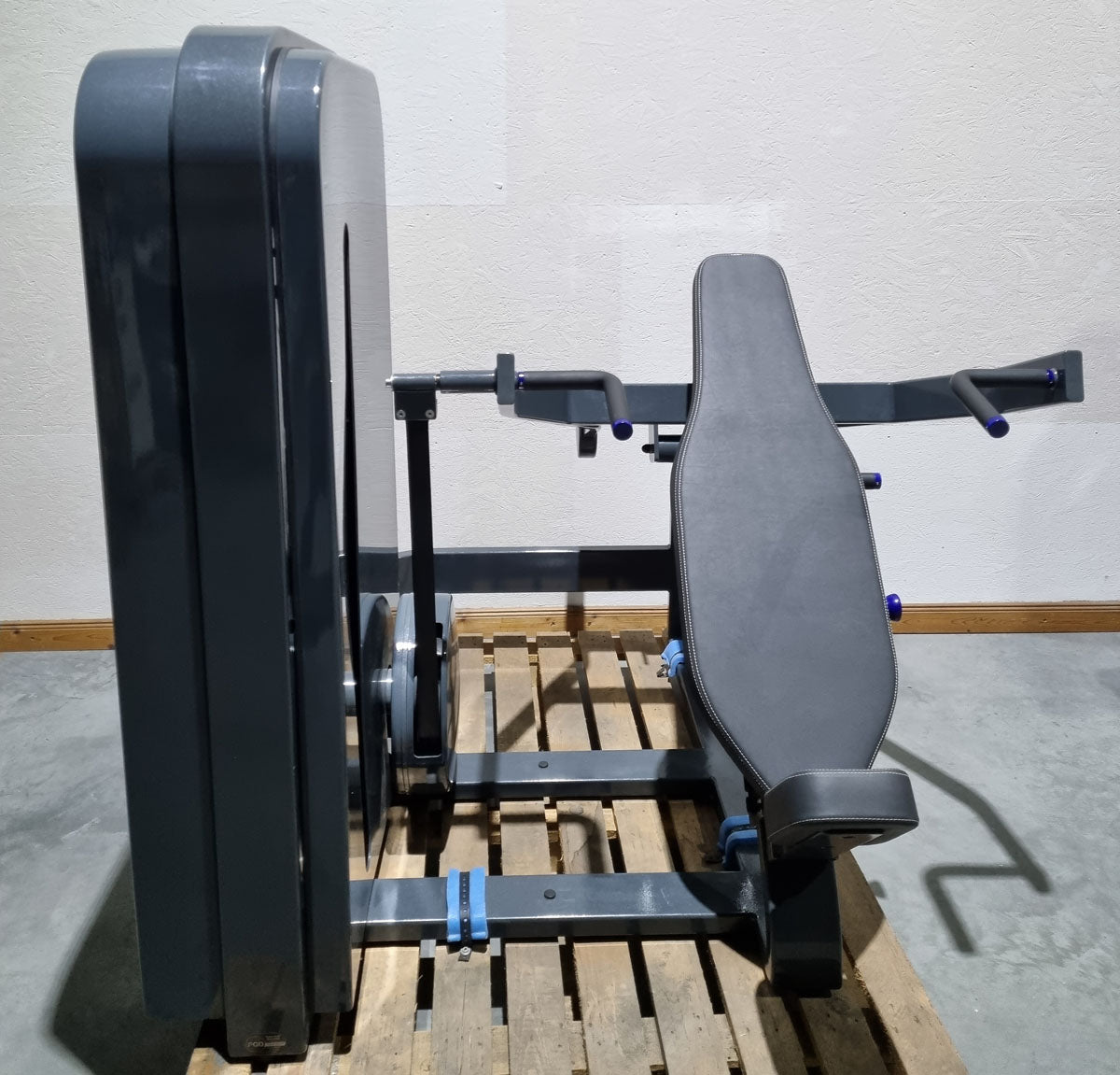 Milon Milcanic Schulterpresse, Shoulder Press, 120kg Gewichtsblock, Overheadpress, Rahmen Anthrazit, gebraucht - Ausstellungsstück - Top Zustand