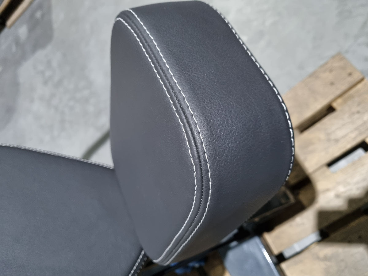 Milon Milcanic Schulterpresse, Shoulder Press, 120kg Gewichtsblock, Overheadpress, Rahmen Anthrazit, gebraucht - Ausstellungsstück - Top Zustand