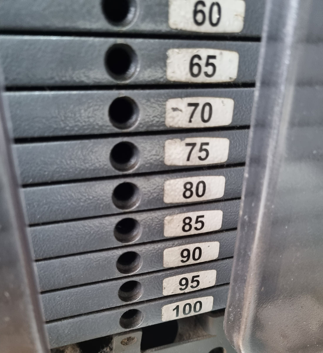 Technogym Butterfly, Pectoral Fly, Einstiegshilfe, Selection Line - Neues Modell mit Plastikverkleidung, Rahmenfarbe Silber, gebraucht - überholter Zustand