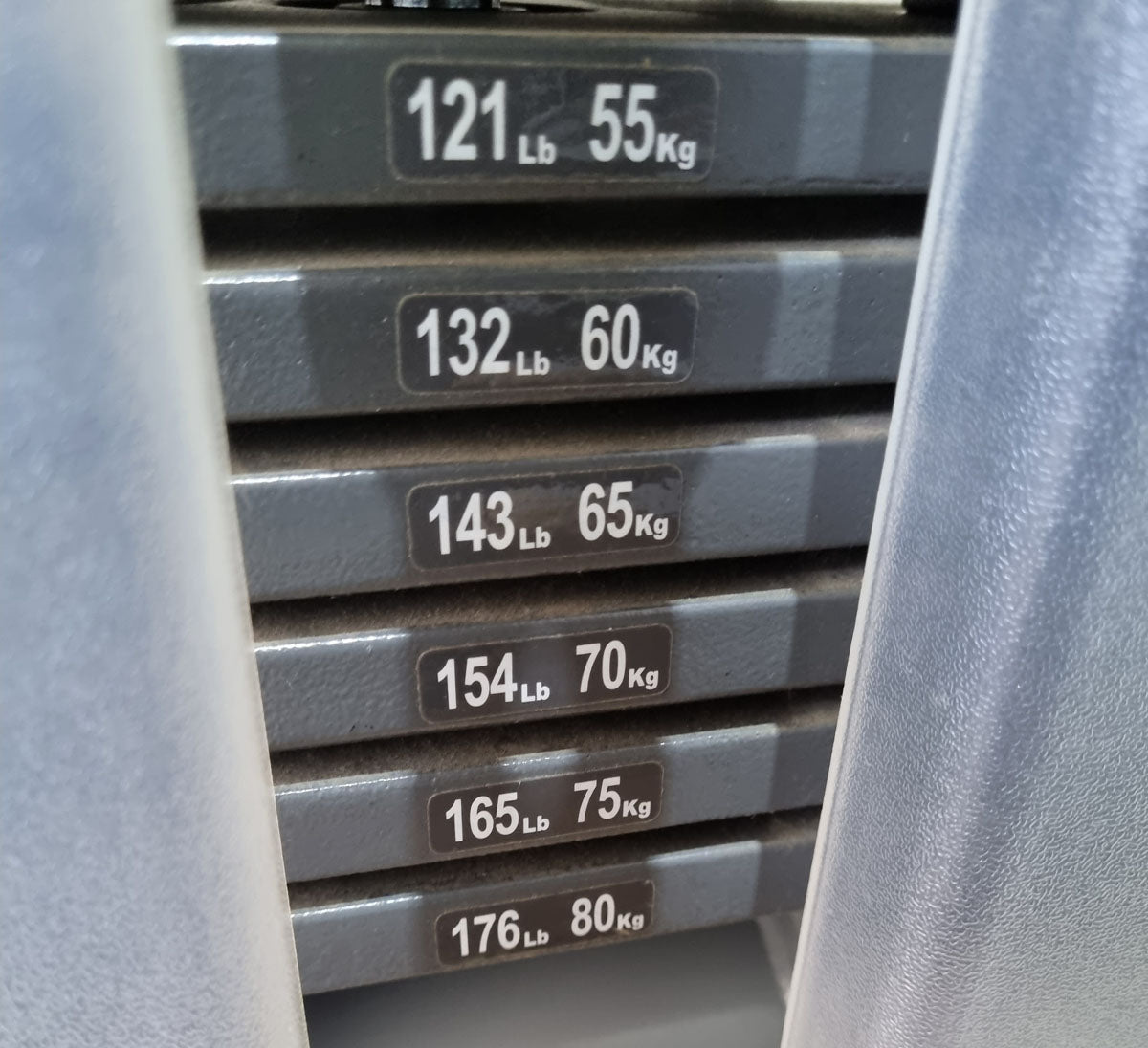 SportsArt Gluteus Maschine S955 A955 N955 Pomaschine stehend, Glutes Kick Radial, Rahmenfarbe Silber, Polsterfarbe Orange/Grau, gebraucht - überholter Zustand