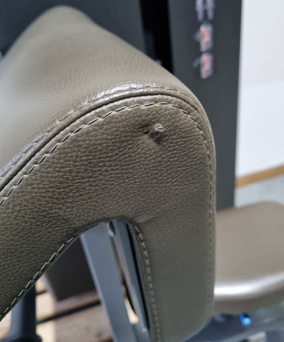 Milon Milcanic Bizepsmaschine, Biceps Arm Curl Machine, Armbeuger, drehbare Griffe, Rahmen Silber, gebraucht - Ausstellungsstück - Top Zustand