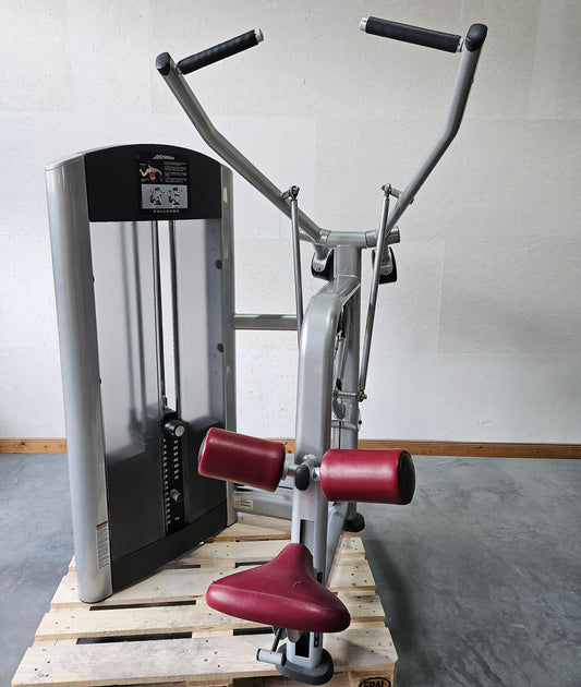 Life Fitness Latzug, Pulldown, 145kg Gewichtsblock, Signature Series, Rahmenfarbe Silber, Polsterfarbe Rot, gebraucht - überholter Zustand