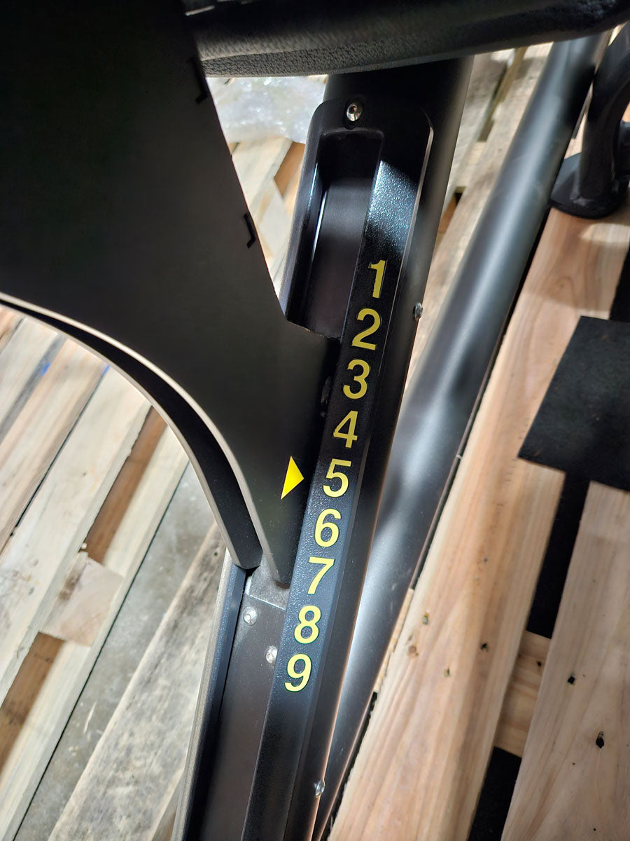 Technogym Schrägdrückerbank, Olympic Inclined Bench, Hantelbank zum Schrägbankdrücken, Rahmenfarbe Schwarz, gebraucht - überholter Zustand