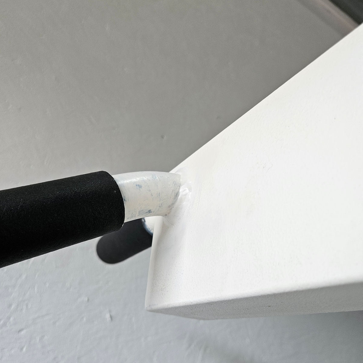 L+K Dip-Klimmzugmaschine mit Gewichtsunterstützung, Dip-Chin, Oldschool, Rahmen Weiß, gebraucht mit Gebrauchsspuren