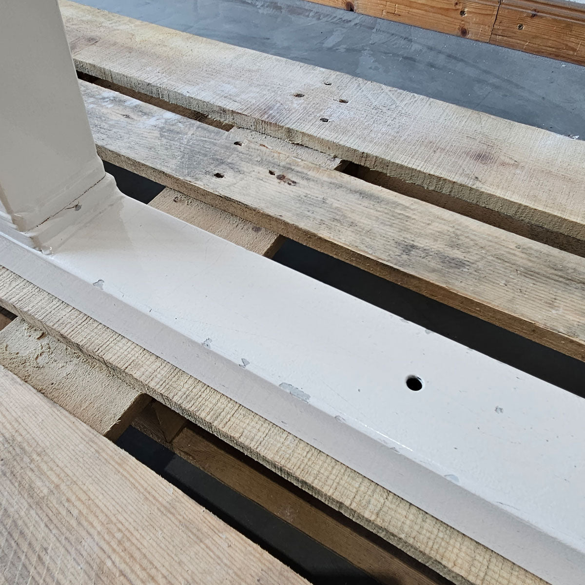 Gym80 Butterfly with padded pads, Pec Fly, angle adjustable, old school bodybuilding strength equipment - Edition or Classic Line, frame color white, used with signs of wear