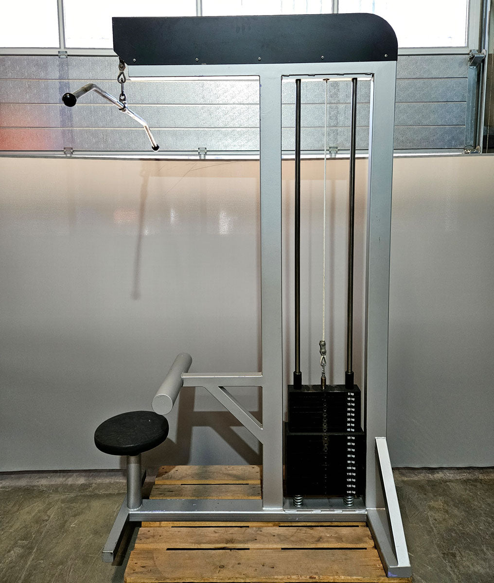 Latzug von Oben mit Karabiner, 140kg Gewichtsblock, Lat Pulldown, Oldschool Bodybuilding, Ähnlich Gym80, Galaxay, Rahmenfarbe Silber, gebraucht mit Gebrauchsspuren