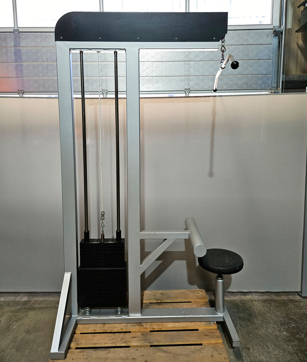 Latzug von Oben mit Karabiner, 140kg Gewichtsblock, Lat Pulldown, Oldschool Bodybuilding, Ähnlich Gym80, Galaxay, Rahmenfarbe Silber, gebraucht mit Gebrauchsspuren