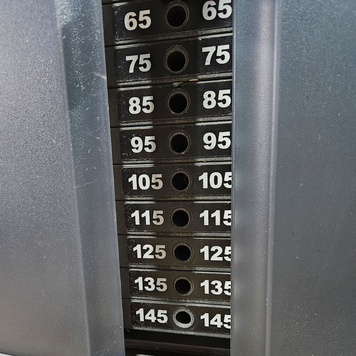 Life Fitness seated leg extension machine, Signature Series, 145 kg weight block, frame color silver, used - refurbished condition