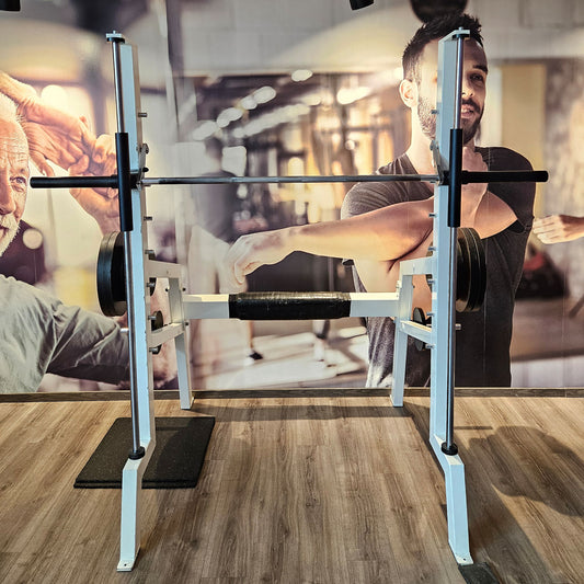 Gym80 Multipresse geführt, Smith Machine, 50mm Scheibenaufnahme, Rahmenfarbe Weiß, gebraucht - geprüfter Zustand