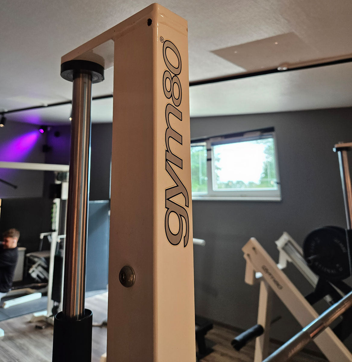 Gym80 Multipresse geführt, Smith Machine, 50mm Scheibenaufnahme, Rahmenfarbe Weiß, gebraucht - geprüfter Zustand