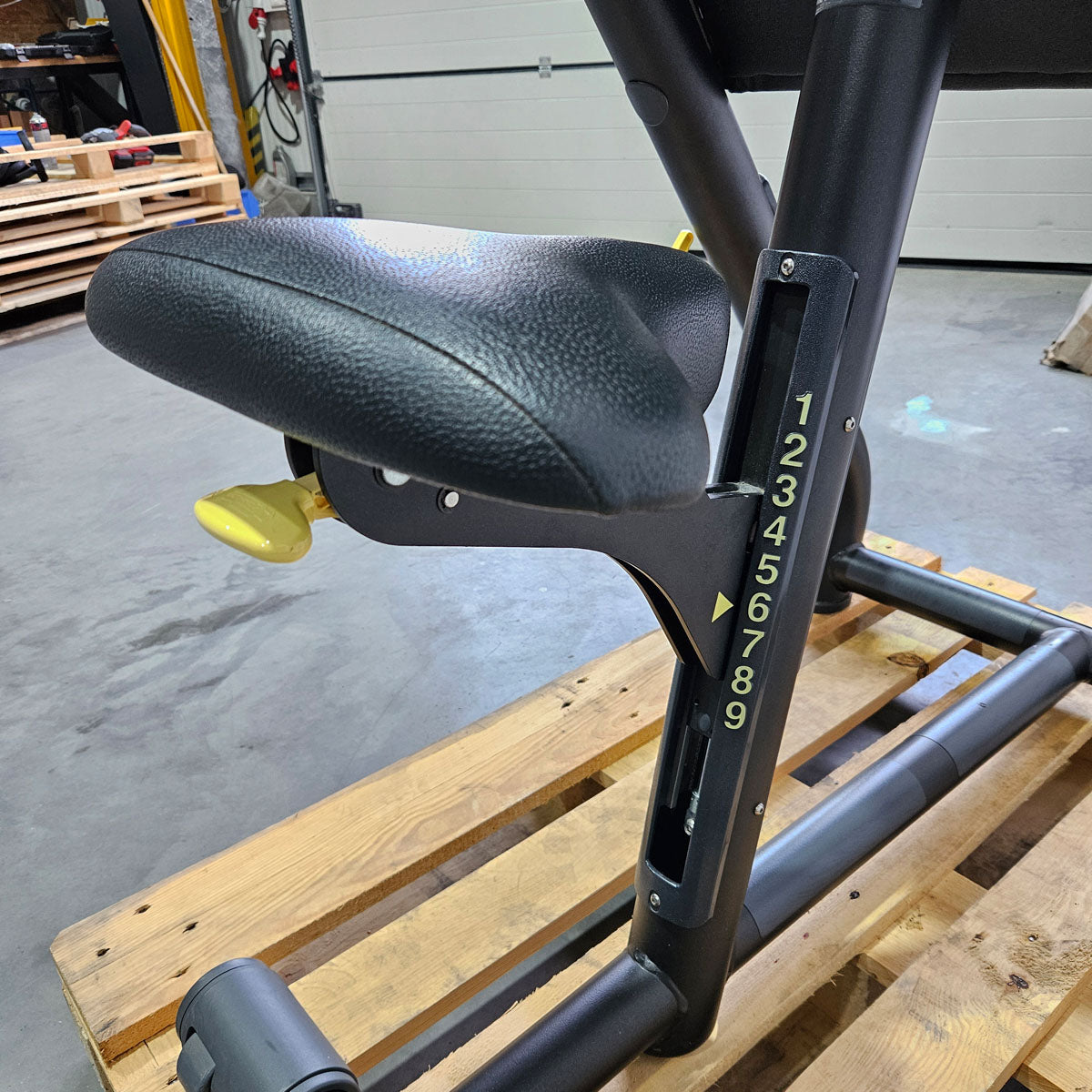 TechnoGym Scottcurl Bench, Scott bench, biceps training bench, color black, upholstery black, used - tested condition