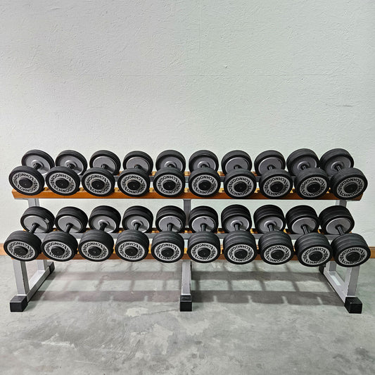 Technogym Kurzhantelsatz aus Guss mit Gummi Außenringen von 12 bis 30kg in 2kg Stufen ( 10 Paare ) Oldschool, Inkl. Kurzhantelablage, gebraucht - mit Gebrauchsspuren