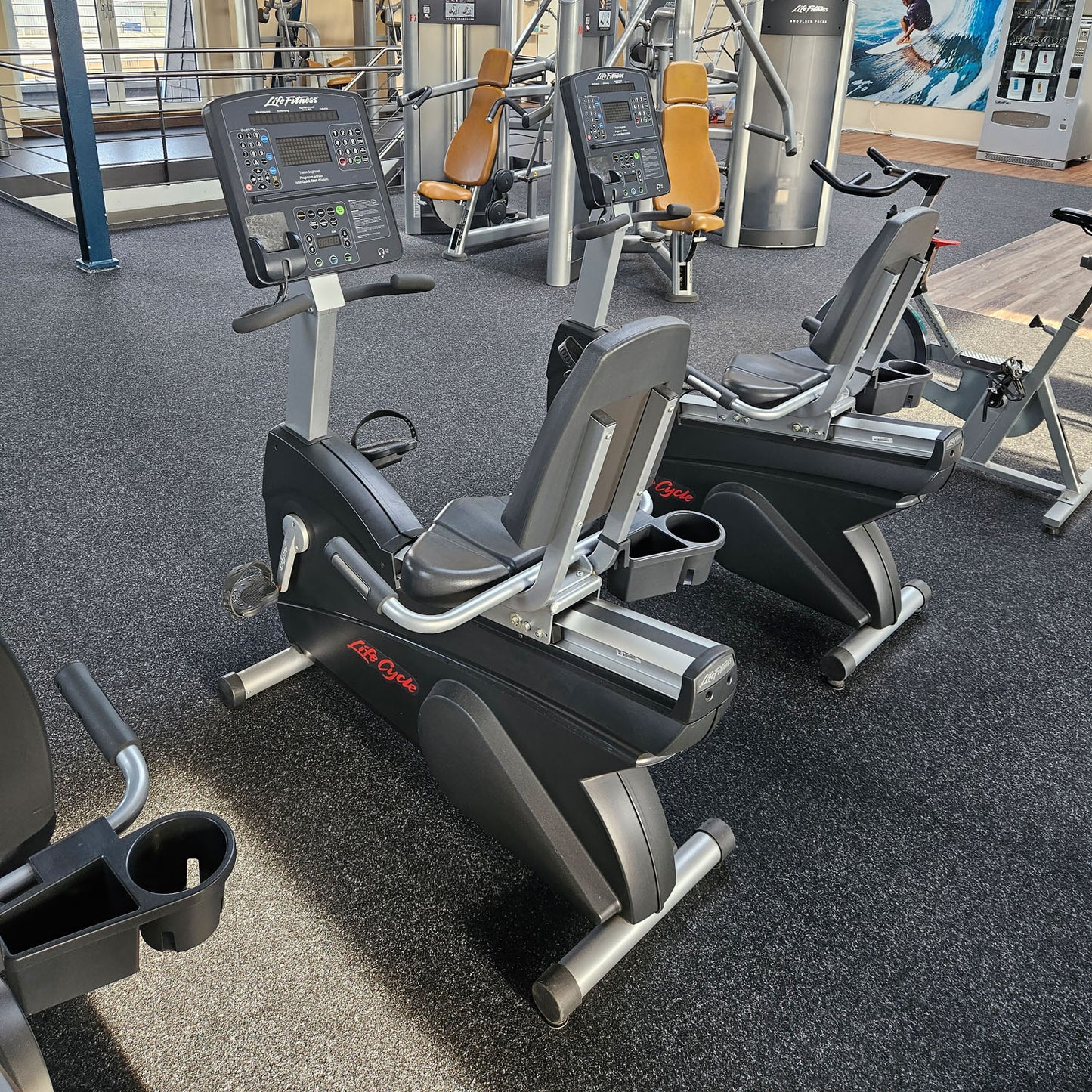 Life Fitness & Hammer Strength - 95 pieces of fitness equipment - 105 stations, strength training equipment, cardio equipment, plate-loaded equipment, benches, etc. - complete gym - used, refurbished, top condition